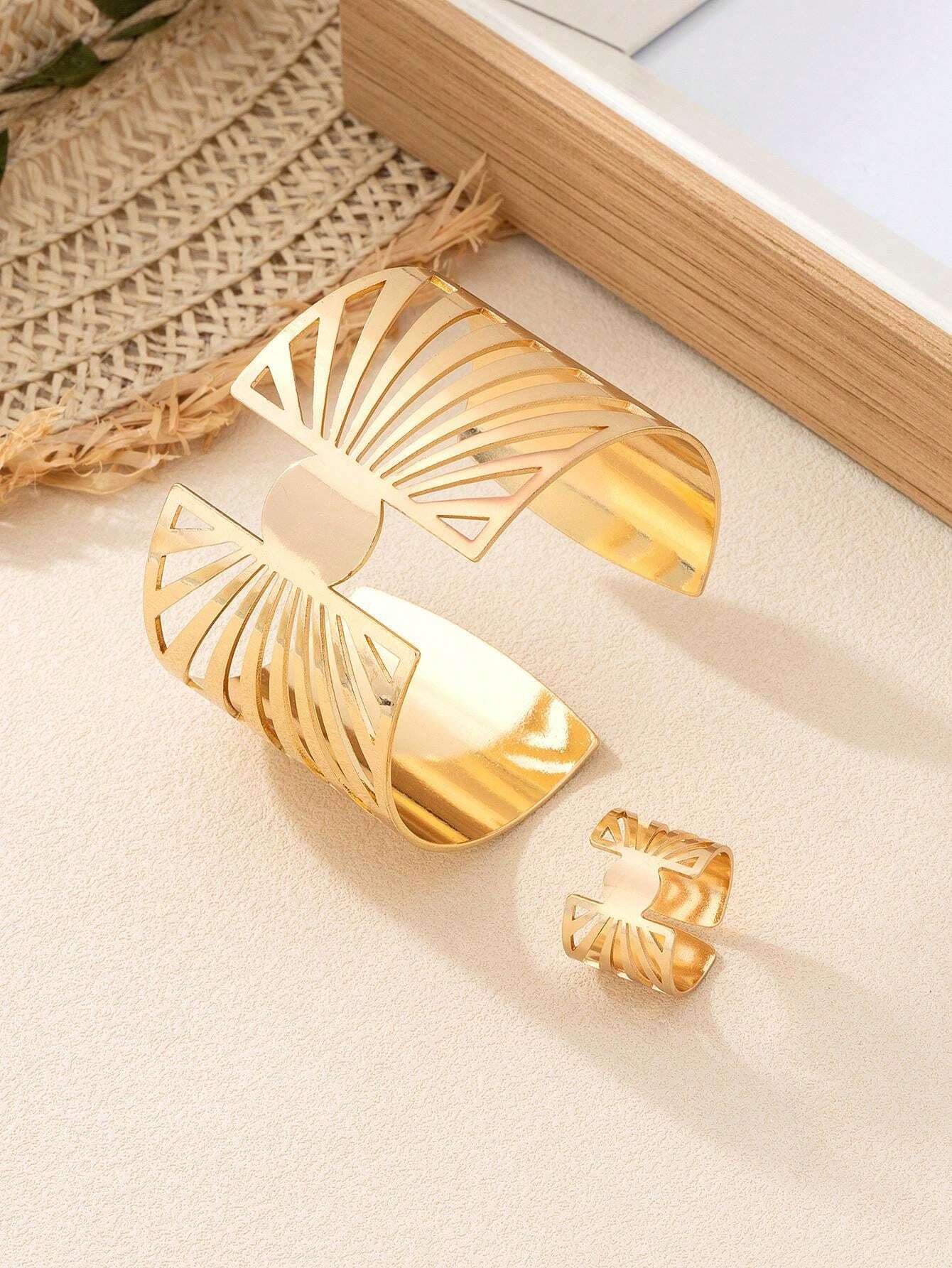 1set Fashionable Simple Hollow Golden Bangle And Ring Set