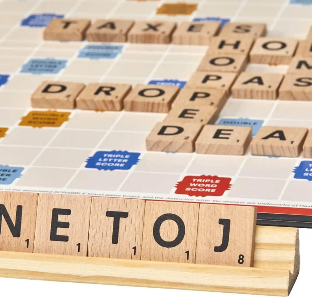 Scrabble Board Game, Classic Word Game for Kids Ages 8 and Up, Fun Family Game for 2-4 Players, The Classic Crossword Game