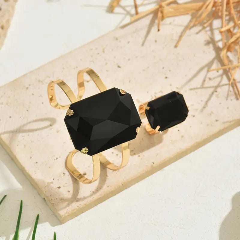 Gold-Tone Ring with Black Rectangular Gemstone – Modern Statement Cocktail Ring for Women